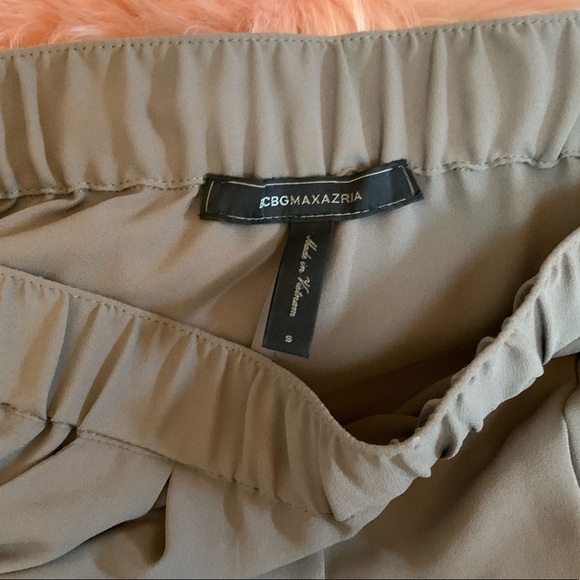 BCBG Max Azria Lightweight Olive Green Shorts with Elastic Waist & Pockets Small - Picture 5 of 11